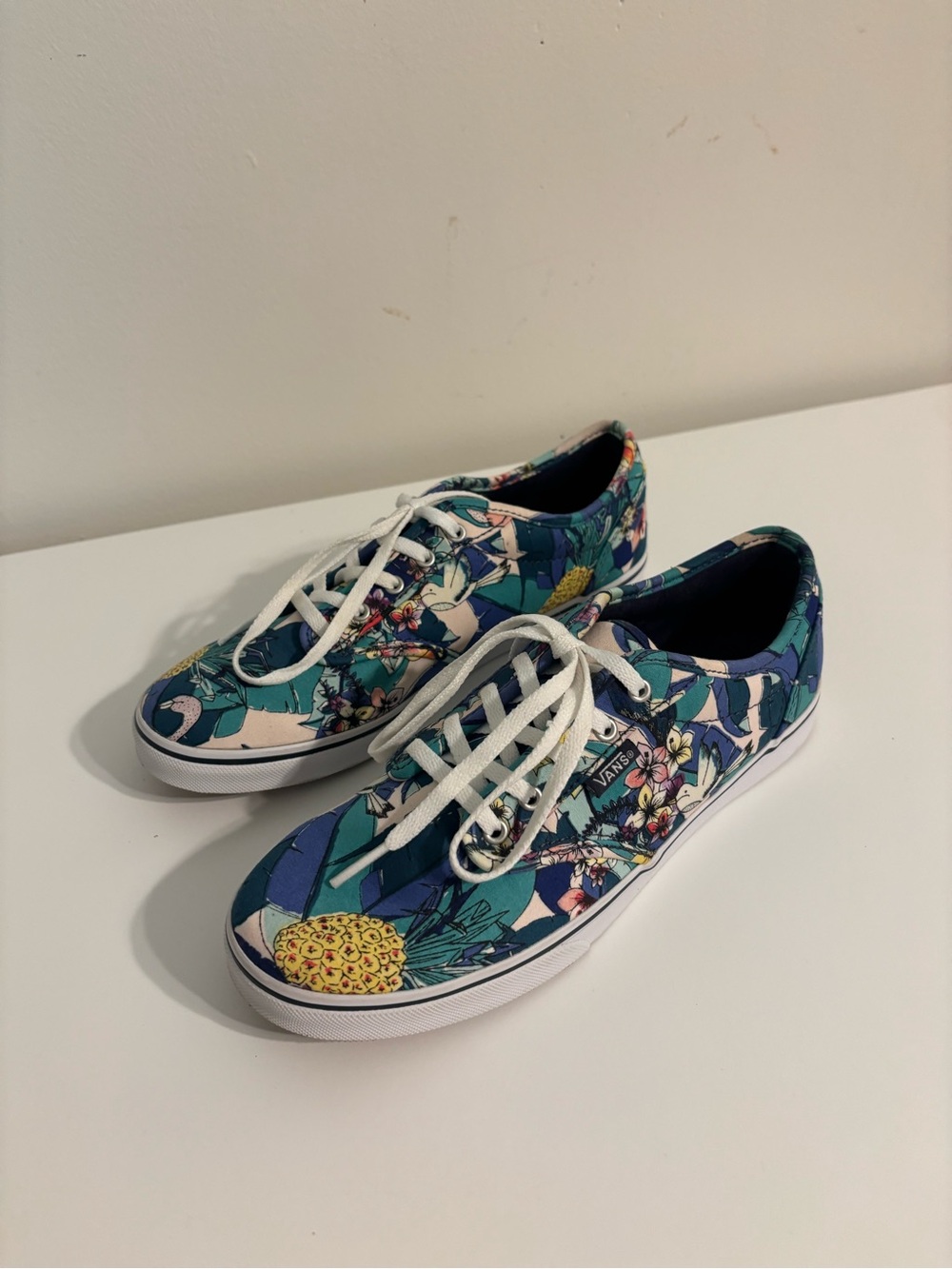 Vans Women’s Size 7 Tropical Floral Pineapple Print Canvas Sneakers